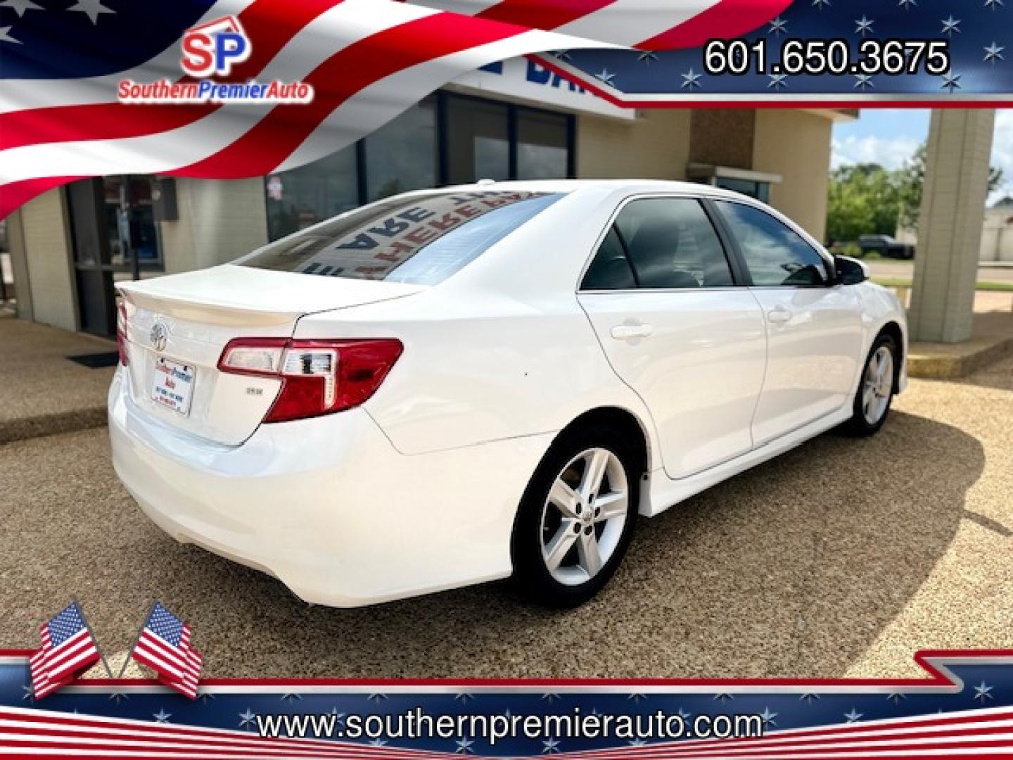 2013 WHITE TOYOTA CAMRY SE; LE; XLE (4T1BF1FKXDU) , located at 922 W. Beacon St., Philadelphia, MS, 39350, (601) 650-3675, 32.770447, -89.127151 - Photo#5